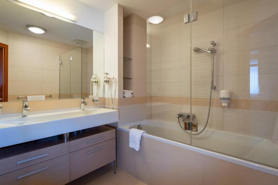 Horsky Hotel Remata Raztocno ภายนอก รูปภาพ