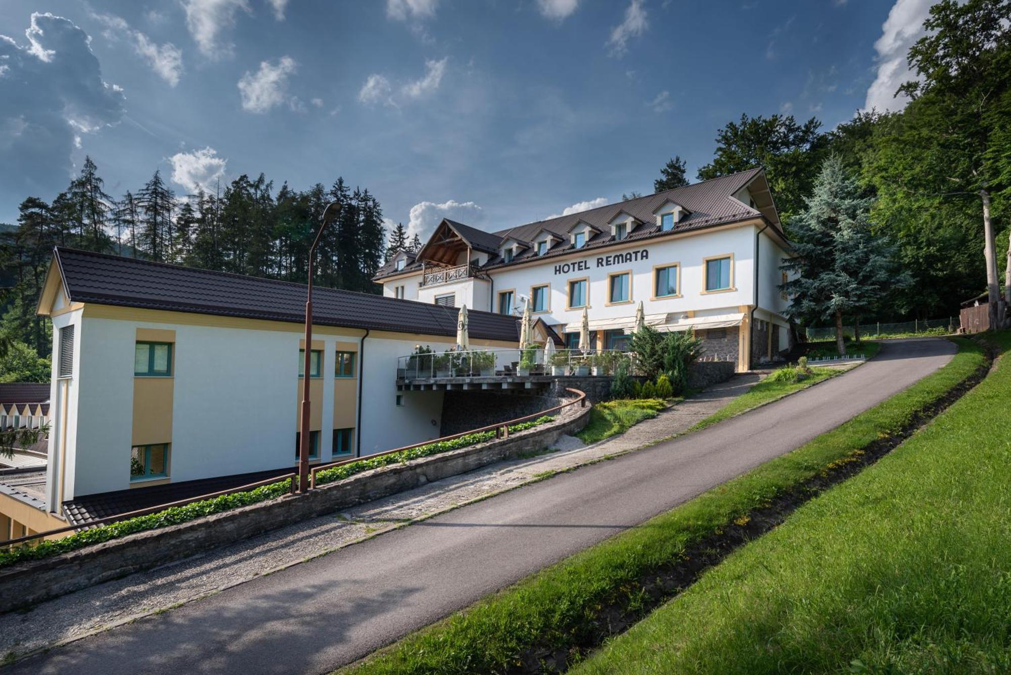 Horsky Hotel Remata Raztocno ภายนอก รูปภาพ