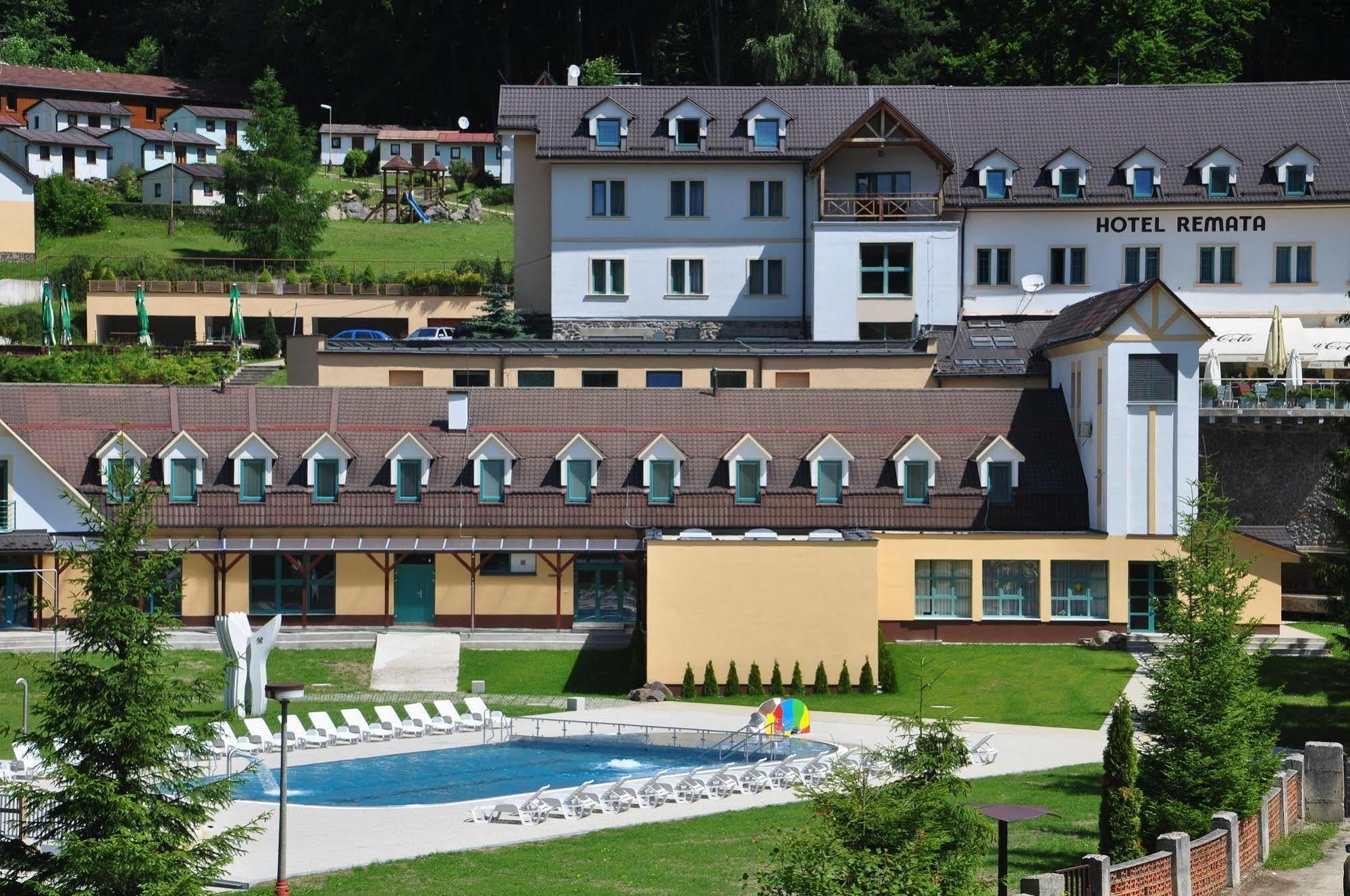 Horsky Hotel Remata Raztocno ภายนอก รูปภาพ